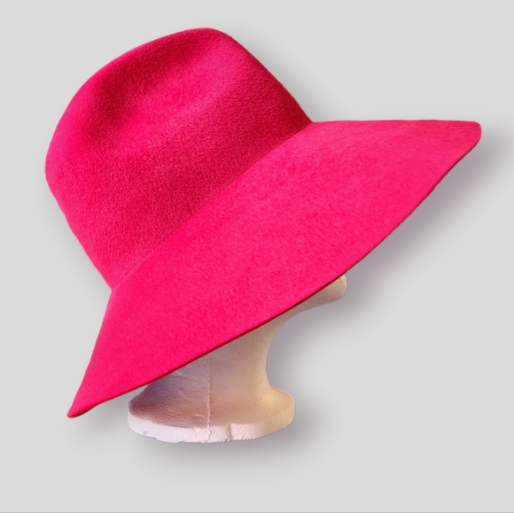 Gucci Red Rabbit Felt Large Asymmetrical Brim Hat Sz. M/57 - Picture 2 of 5